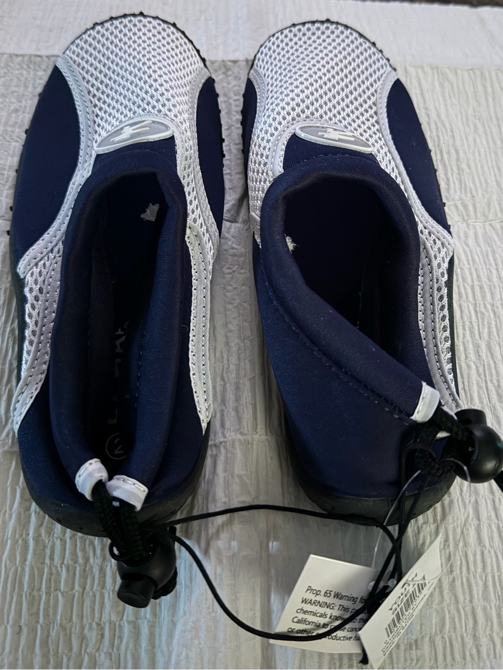 BRAND NWT ECSA BOYS NAVY AND WHITE WATER SHOES BOYS/YOUTH SIZE 2